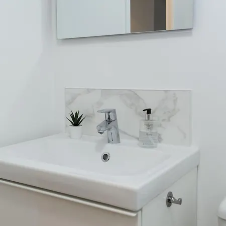 Appartement Cozy Renove Proche Gares, Balcon & Parking La Madeleine (Nord)