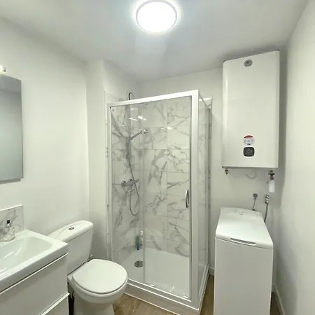 Apartment Cozy Renove Proche Gares, Balcon & Parking