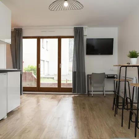 Apartment Cozy Renove Proche Gares, Balcon & Parking *